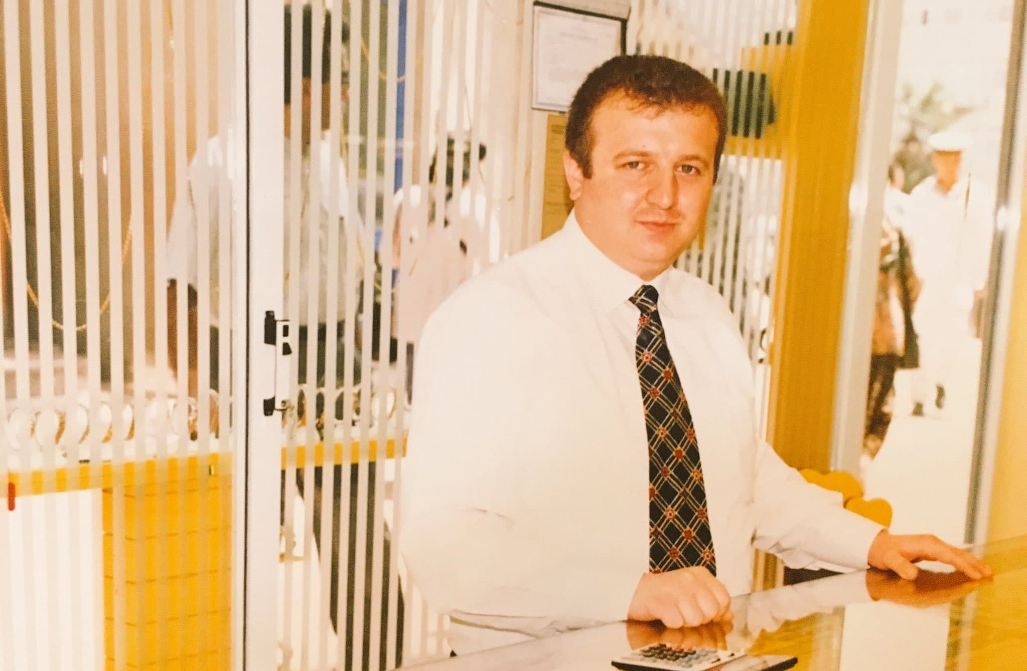 İrfan Yazıcıoğlu meslek hayatının ilk yıllarında kuyumcu tezgâhında